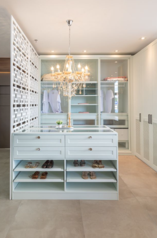 Closet E 001