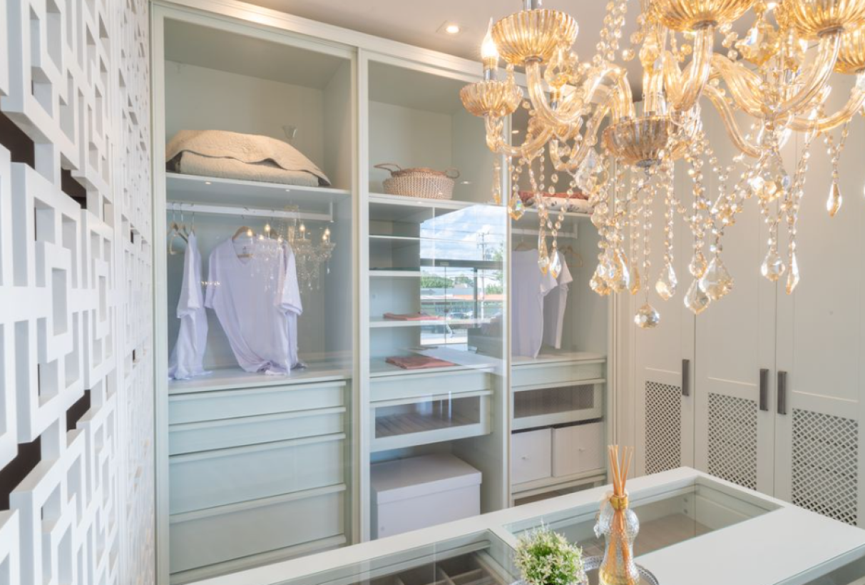 Closet E 004